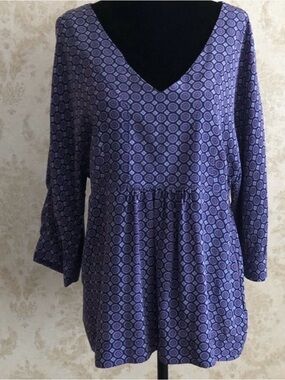 Banana Republic Purple Patterned V-Neck Blouse